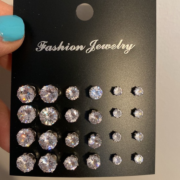Jewelry - 12pairs of earrings